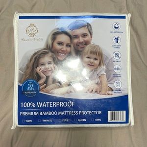Queen Waterproof mattress pad
